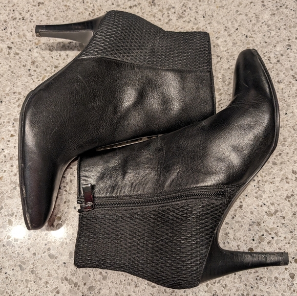 Le Chateau Black Leather Booties W 8.5 - Picture 3 of 4
